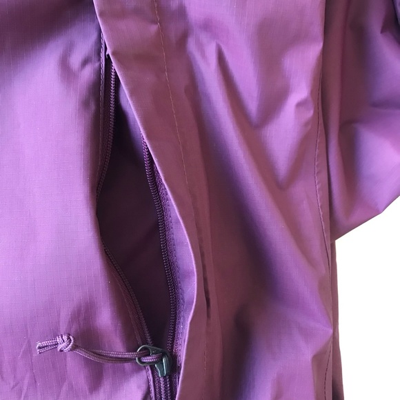 The North Face Resolve 2 shell 2 L Rainjacket/packable windbreaker. Women’s med - Picture 7 of 7